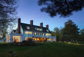 Гостиница Four Chimneys Inn  Беннингтон